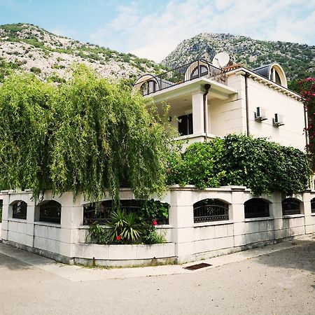 Villa Teuta Risan Esterno foto