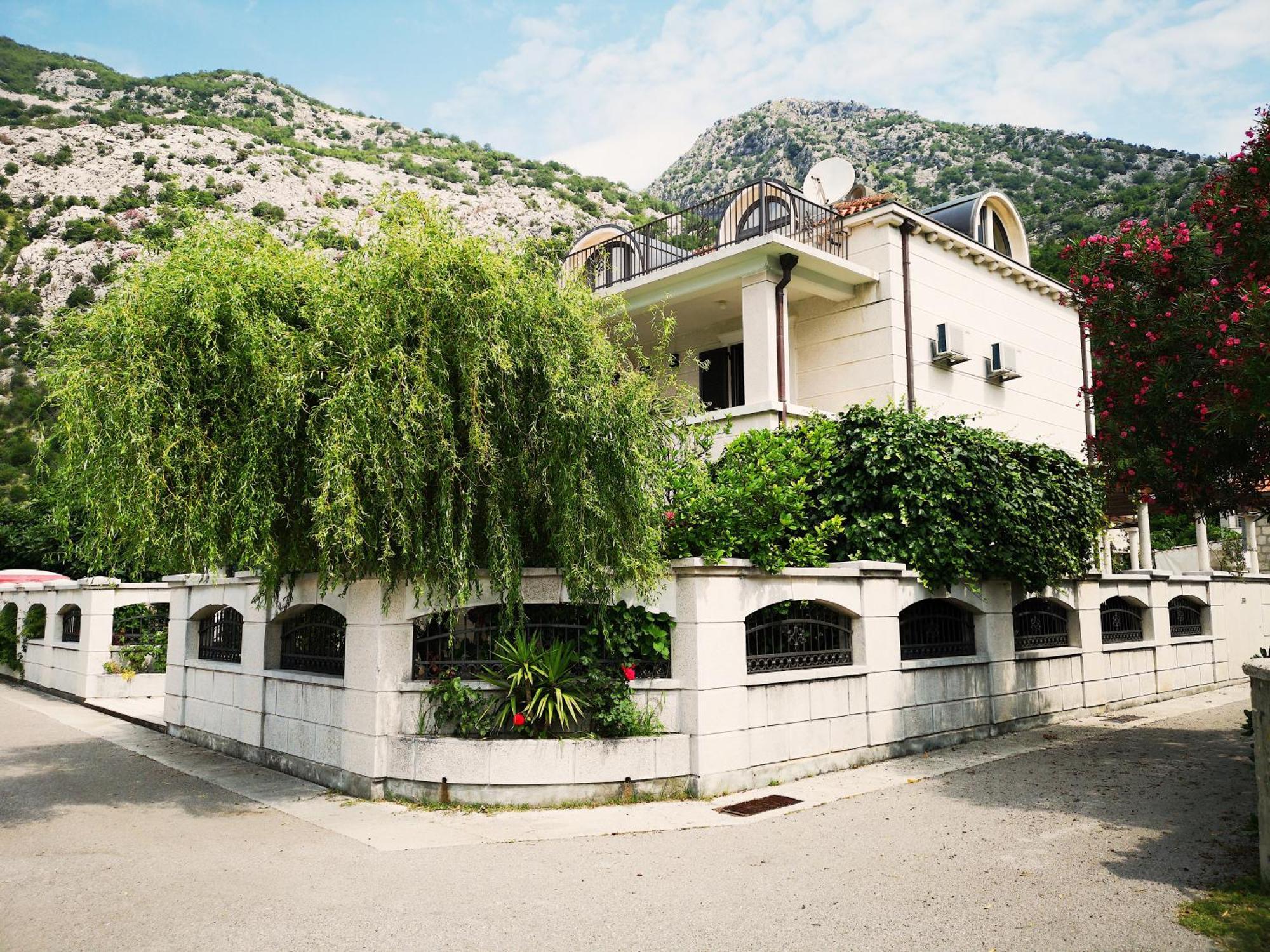 Villa Teuta Risan Esterno foto