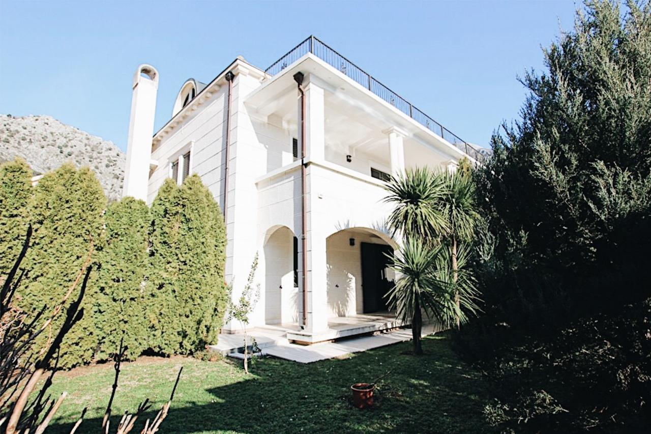 Villa Teuta Risan Esterno foto